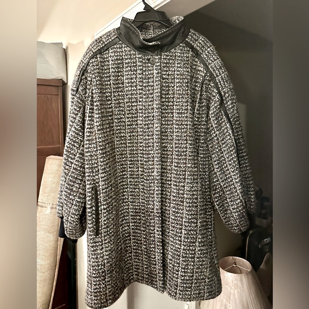 Vintage Women’s Elegant Black and White Wool Blazer/Jacket